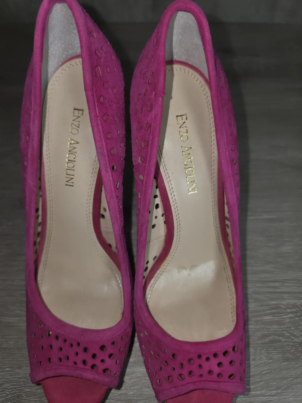 ENZO ANGIOLINI Sully Fuchsia Suede Peep-Toe Heels Laser-cut Design Women's 8M